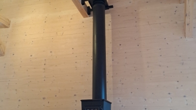 Jotul F 602 ECO se svislým kouřovodem s funkcí komínu